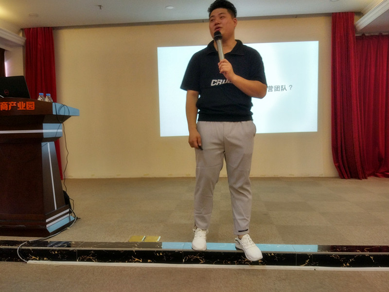 周末，貝朗鋼線成型機廠家員工與您相約聚大電商產業園