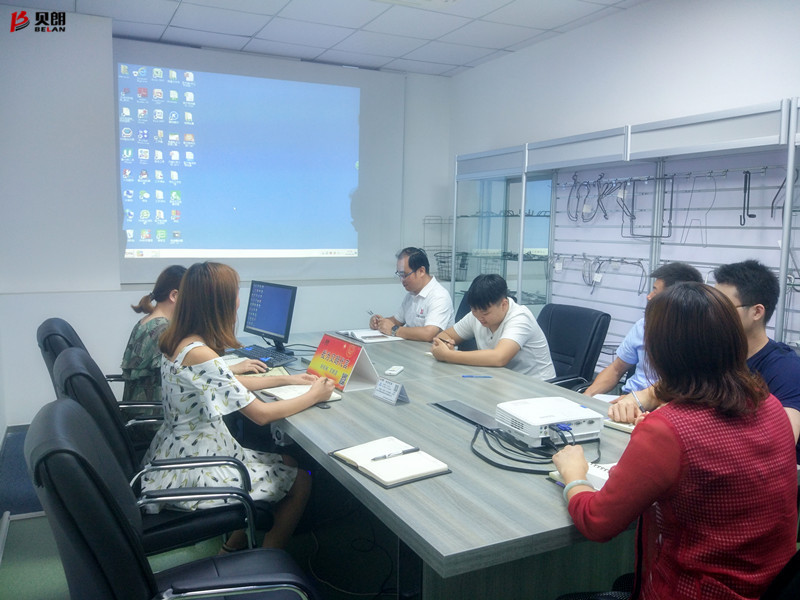 開會是為了解決問題，而不是重復問題