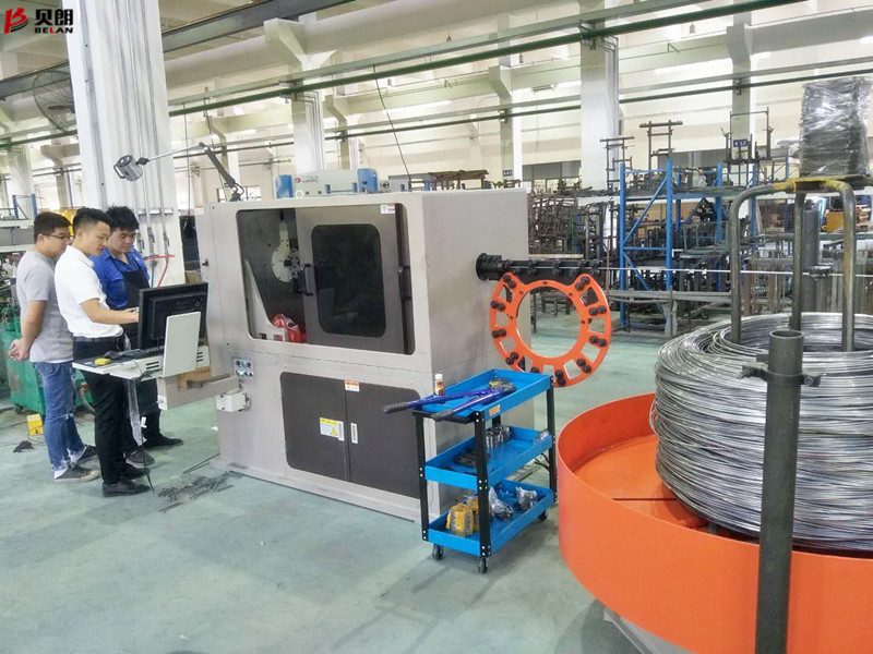 貝朗碳鋼折彎機(jī)在常熟客戶處的培訓(xùn)火熱進(jìn)行中！